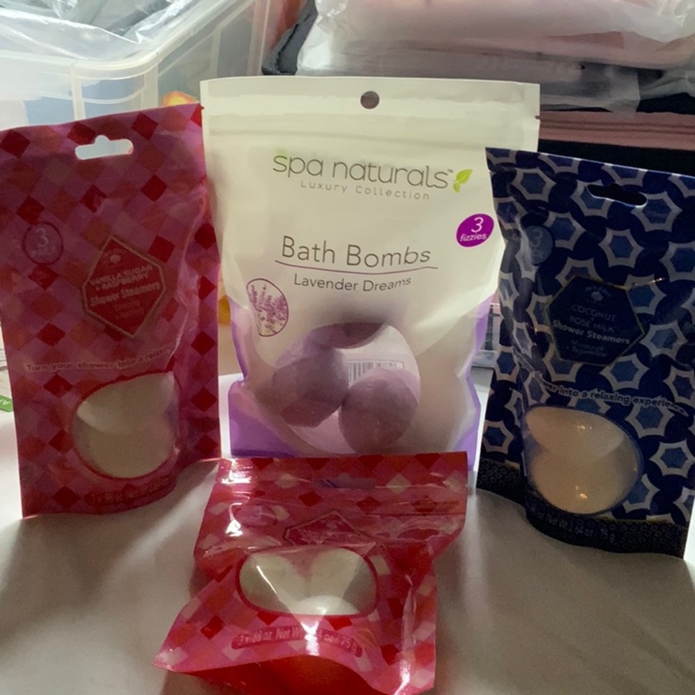 BATH BOMBS AND SHOWER STEAMERS.  🥰